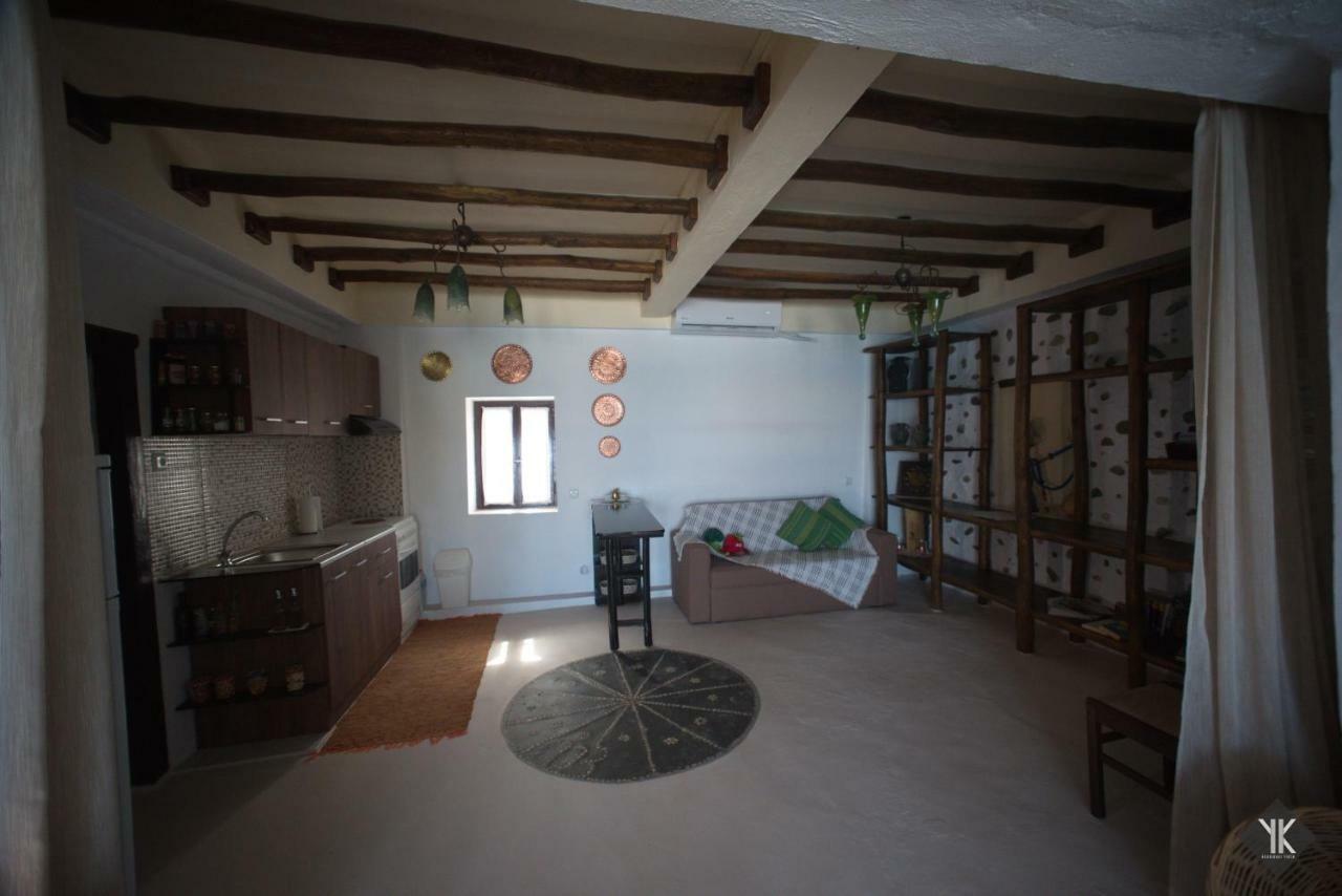 Komissa΄S Beach House Агия-Пелагия  Экстерьер фото