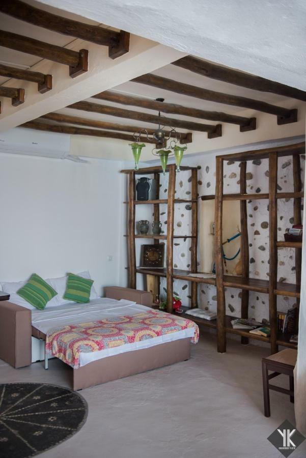 Komissa΄S Beach House Агия-Пелагия  Экстерьер фото